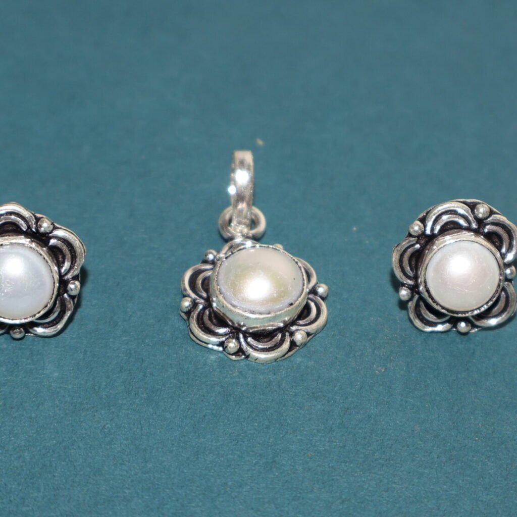 Pendant set for women and girls